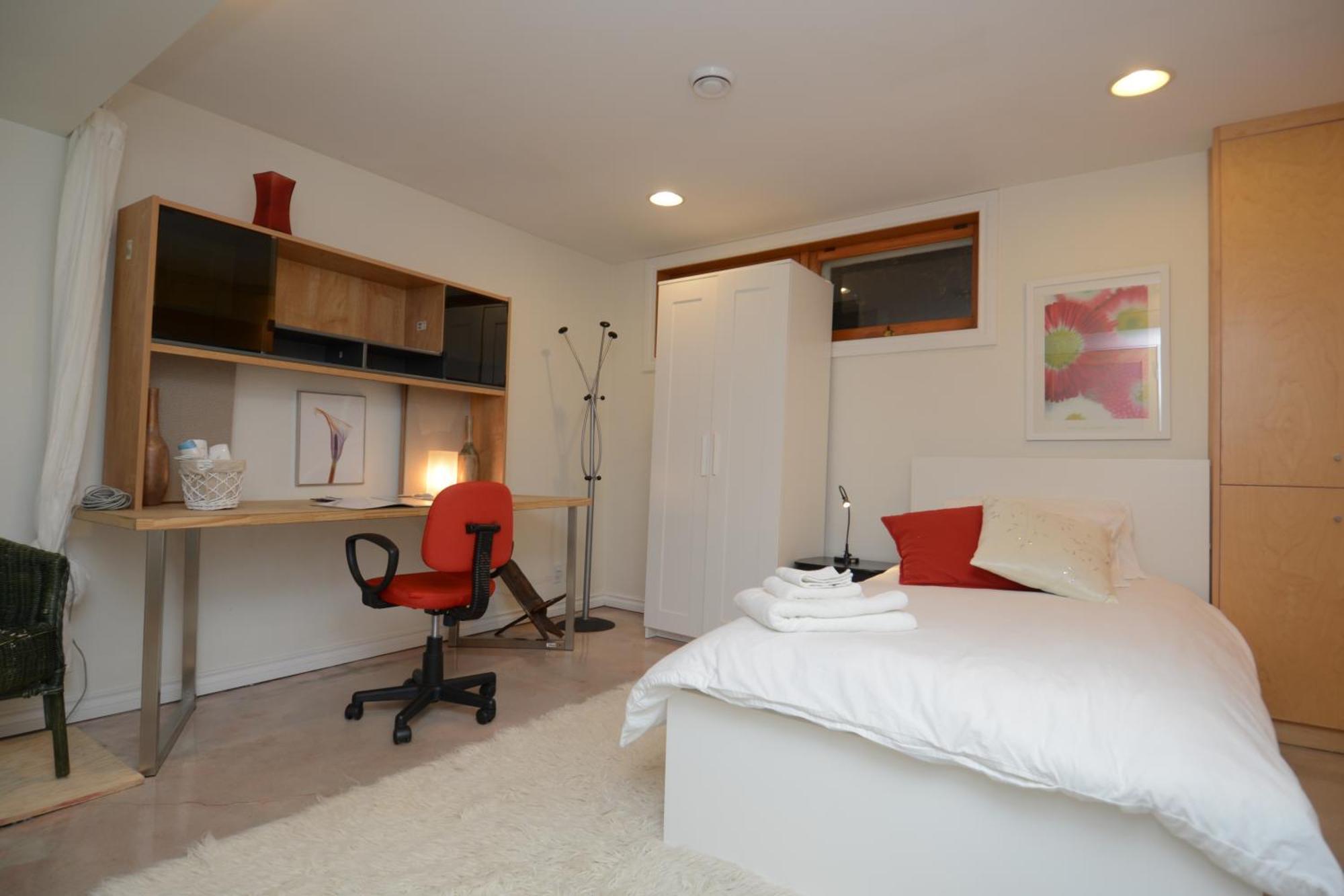 U Of A Homestay, Trails & Whyte Ave إيدمونتون المظهر الخارجي الصورة